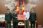 Công an tỉnh Đồng Nai trao tặng Hội Khuyến học Hà Tĩnh 50 triệu đồng