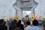 Ngày xuân viếng nghĩa trang liệt sỹ quốc tế Việt - Lào
