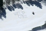 Người California viết thông điệp cầu cứu trên tuyết