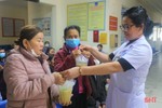Trao hơn 300 suất cháo tình thương cho người bệnh ở Thạch Hà