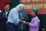 Cựu binh Mỹ trao trả kỷ vật cho thân nhân gia đình liệt sỹ ở Hà Tĩnh