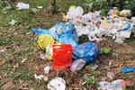 Tái diễn tình trạng xả rác bừa bãi ở hồ Thiên Tượng