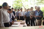 Nhóm Tư vấn phát triển bền vững Hà Tĩnh tại Hà Nội tham quan một số di sản, công trình trọng điểm