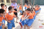 Học sinh Can Lộc hào hứng với các trò chơi dân gian trong trường học