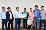 VietinBank trao 30 triệu đồng hỗ trợ 2 gia đình đặc biệt khó khăn ở Lộc Hà