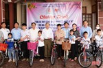 Trao 40 suất quà cho người khuyết tật, trẻ em khó khăn ở Can Lộc