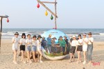 Nhiều điểm check-in đẹp mắt tại bãi biển Thạch Hải