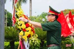 Lực lượng vũ trang Hà Tĩnh dâng hương, báo công Chủ tịch Hồ Chí Minh