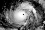 Siêu bão mạnh kỷ lục tiến gần Philippines