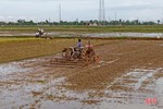 Tiến độ làm đất sản xuất lúa hè thu của Can Lộc đạt hơn 71%