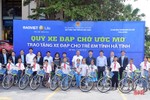 Bảo Việt Nhân thọ trao tặng quà và 100 xe đạp cho học sinh, nữ TNXP ở Hà Tĩnh
