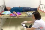 2 cán bộ y tế thị xã Hồng Lĩnh hiến máu cứu người