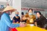 Người bệnh ở Hương Sơn được nhận 300 bát cháo tình thương mỗi tuần