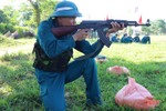 Dân quân miền núi Hà Tĩnh trổ tài luyện võ, bắn súng