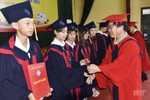 Cao đẳng Kỹ thuật Việt - Đức Hà Tĩnh trao bằng tốt nghiệp cho 1.466 HSSV
