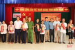 Doanh nghiệp ở Nghệ An hỗ trợ thiết bị chữa cháy cho hộ nghèo Hương Sơn