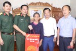 Thăm hỏi, tặng quà các gia đình chính sách trên địa bàn Vũ Quang