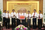 Đoàn đại biểu Hội đồng nhân dân tỉnh Bolikhămxay chào xã giao lãnh đạo Hà Tĩnh