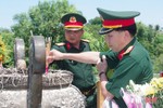 Cán bộ, chiến sĩ LLVT Hà Tĩnh dâng hương tại các địa chỉ đỏ ở Quảng Trị