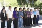 Nguyên Phó Chủ tịch nước Đặng Thị Ngọc Thịnh dâng hương tại Ngã ba Đồng Lộc