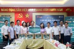 Trao tặng 2.095 bộ sách giáo khoa cho học sinh khó khăn ở Hà Tĩnh