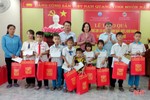 Trao 150 suất quà cho trẻ đặc biệt khó khăn ở Hà Tĩnh