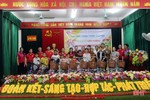 Hội đồng hương xứ Nghệ tại Hải Phòng tặng quà cho học sinh nghèo Hà Tĩnh