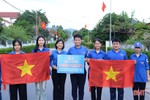 Trao 2.000 lá cờ Tổ quốc xây dựng đường cờ thanh niên tại Can Lộc