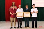 2 đảng viên ở Hương Khê vinh dự nhận Huy hiệu 70 năm tuổi Đảng