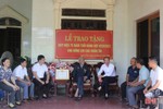 Trao tặng Huy hiệu 75 năm tuổi Đảng cho đảng viên Nghi Xuân