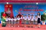 Vietcombank Hà Tĩnh dành 300 triệu đồng tặng học sinh khó khăn