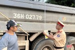 Công an Can Lộc kiên quyết xử lý xe quá tải, cơi nới thành thùng