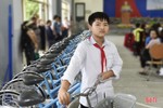 Trao 150 suất quà cho học sinh gặp hoàn cảnh khó khăn ở TX Hồng Lĩnh