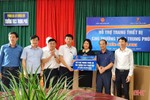 Công ty Xăng dầu Hà Tĩnh hỗ trợ thiết bị cho các trường học ở Hương Sơn