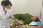 2 đại úy công an ở Hồng Lĩnh hiến máu cứu người