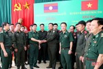 Giúp cán bộ quân đội Bolikhămxay nâng cao nghiệp vụ biên phòng