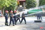 Người dân Hà Tĩnh trải nghiệm thực hành kỹ năng phòng cháy