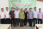 Bàn giao nhà tình nghĩa cho cựu chiến binh ở huyện Hương Sơn