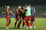 Hồng Lĩnh Hà Tĩnh gỡ hoà ở phút cuối trận derby xứ Nghệ