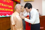 Các địa phương Hà Tĩnh trao huy hiệu Đảng cho 128 đảng viên