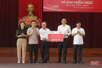 Trao 160 triệu đồng cho học sinh nghèo vượt khó ở Nghi Xuân