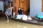 Cuộc sống của người dân vùng bị cô lập bởi nước lũ ở Hương Khê