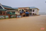 Nước lũ rút chậm, nhiều hộ dân ở Hà Tĩnh vẫn chịu cảnh ngập lụt