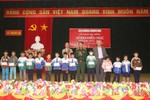 Trao học bổng “Vì em hiếu học” cho học sinh nghèo ở Thạch Hà