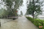 Mưa lớn gây ngập lụt nhiều nhà dân, học sinh nghỉ học