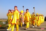 Hàng trăm người tham gia lễ rước cấp thuỷ tại lễ hội đền Cả