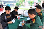 Gần 500 thanh niên Hương Khê tham gia khám nghĩa vụ quân sự, công an