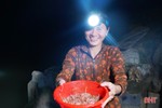 Xem nông dân Hà Tĩnh đội đèn săn “rồng đất”