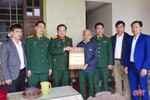 Bộ CHQS tỉnh Hà Tĩnh tặng 46 suất quà cho các gia đình chính sách