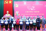 Trao 131 triệu đồng hỗ trợ trẻ mồ côi, hộ khó khăn ở Thạch Hà